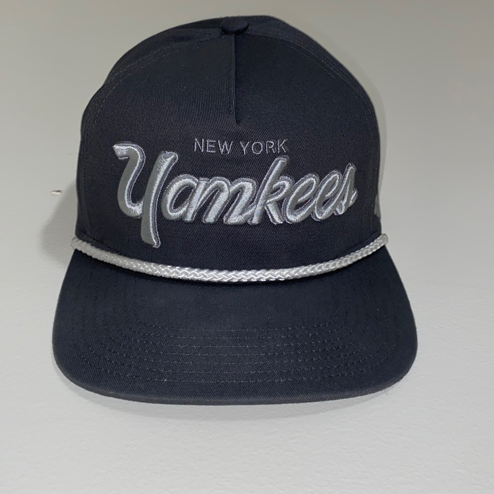 New York Yankees Limited Edition Charcoal '47 Hitch Crosstown Script SnapBack